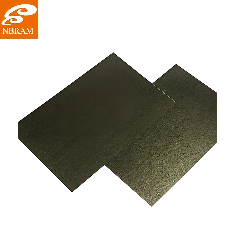 ¿Cómo contribuyen las láminas de mica a la seguridad contra incendios en equipos eléctricos?